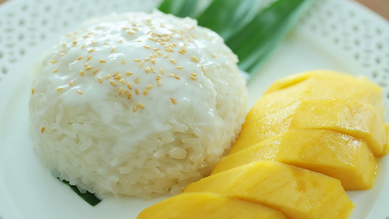 things to do in Bangkok Street Food Mango and Sticky Rice